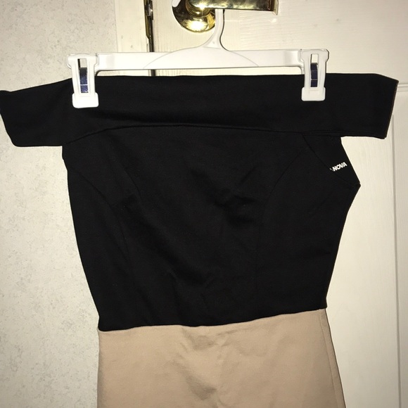 Off the should dress - Picture 4 of 7